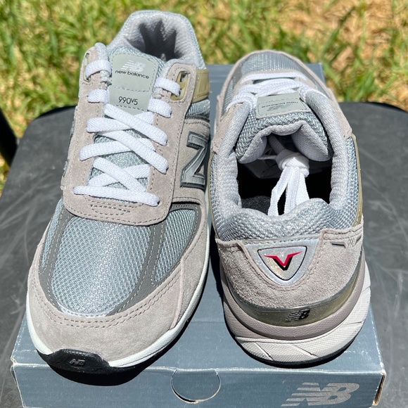 New Balance, Kids size 3 medium, Gray/silver/gold - Picture 4 of 5